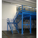 SCALA A DUE RAMPE PER STRUTTURA AD USO MAGAZZINO 
