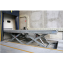 PIATTAFORMA A DOPPIO PANTOGRAFO PER SOLLEVAMENTO AUTOMEZZI PORTATA P=10.000 Kg DIMENSIONI PIANALE L=6500mm P=2500mm